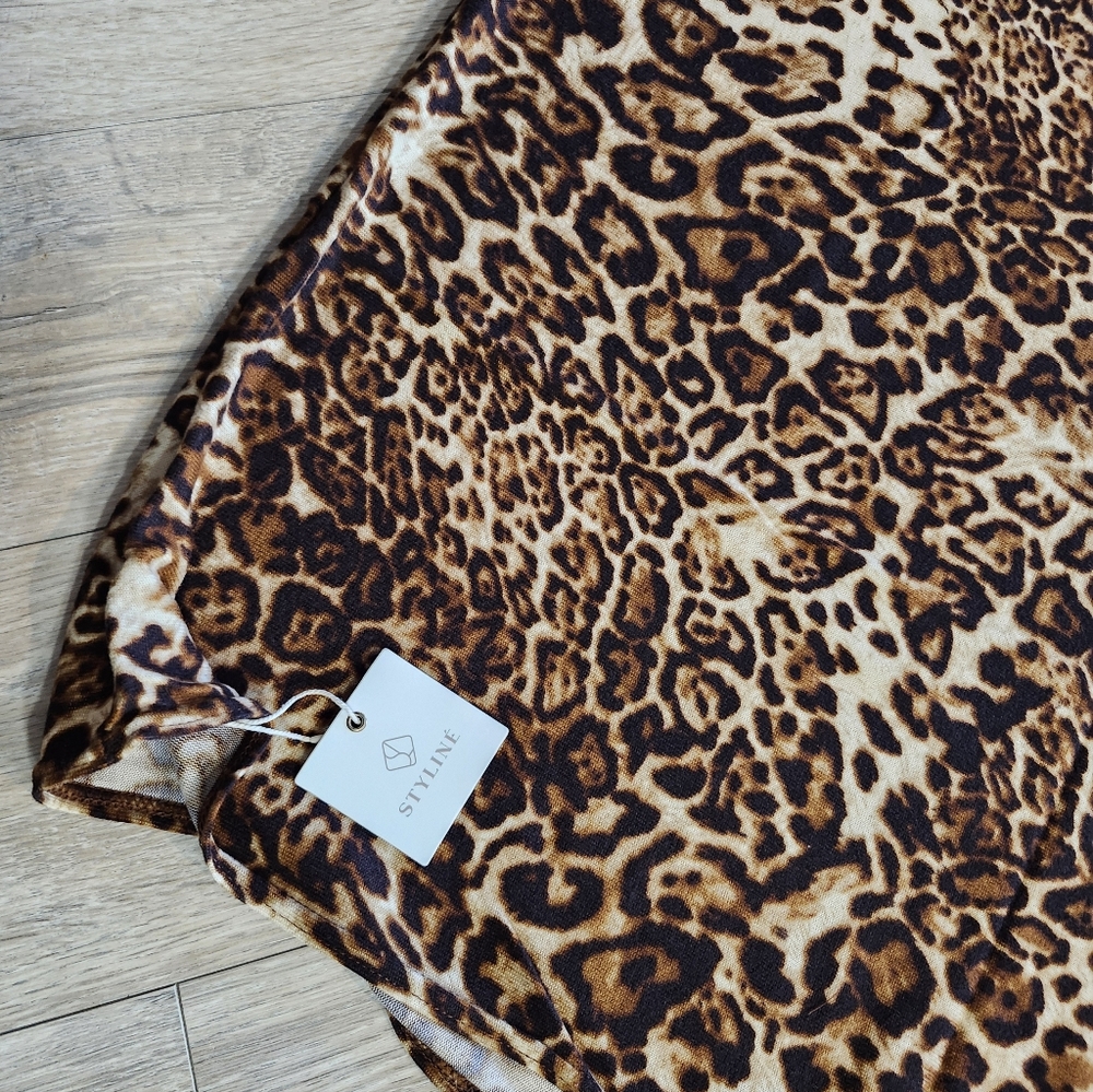 One Size Leopard Poncho✨️ - Picture 3 of 10